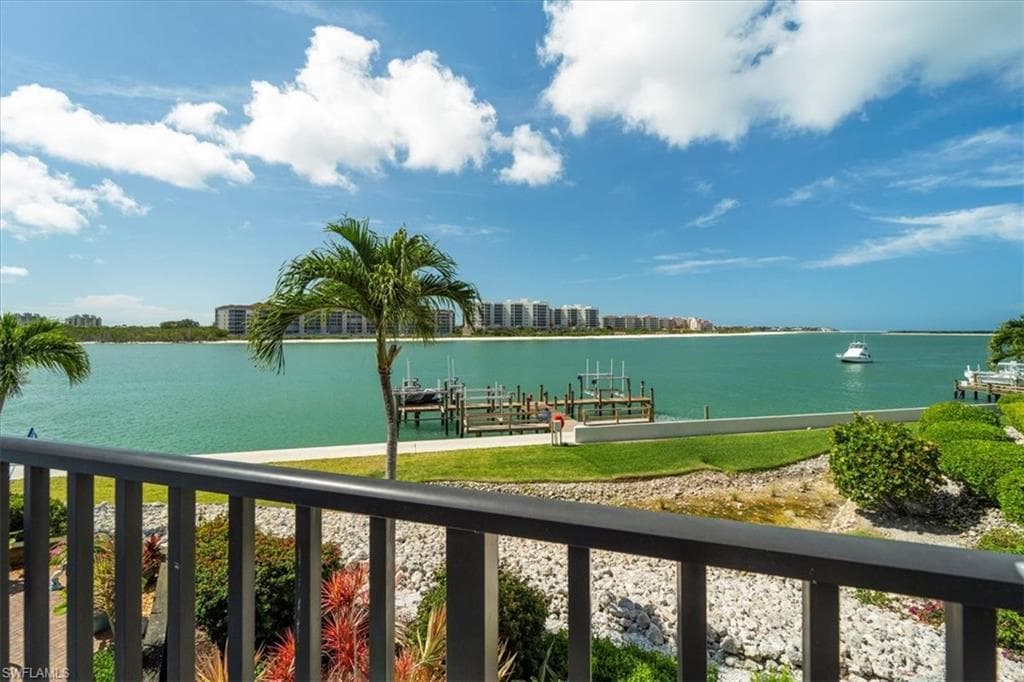 311 La Peninsula Blvd 311, Naples, FL 34113-40