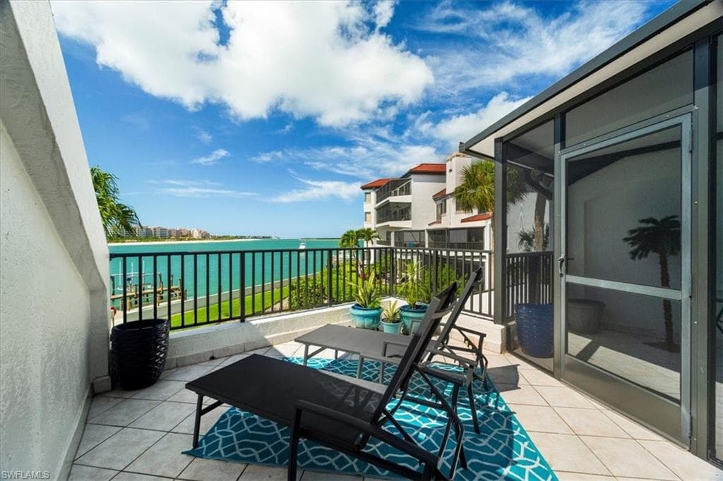 311 La Peninsula Blvd 311, Naples, FL 34113-4