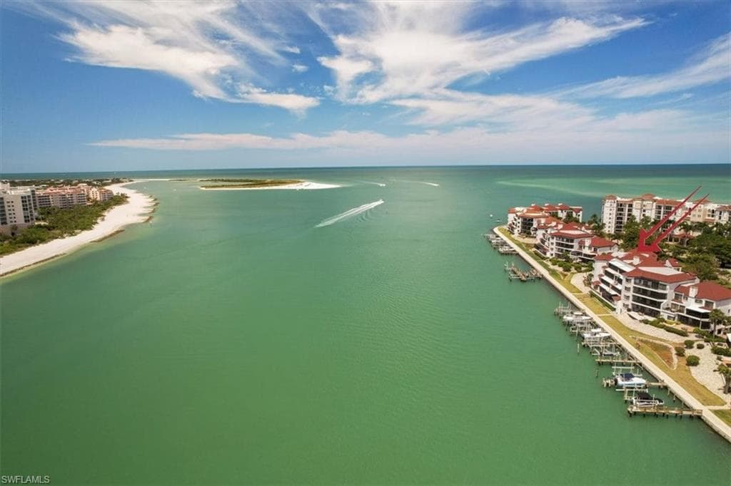 311 La Peninsula Blvd 311, Naples, FL 34113-8