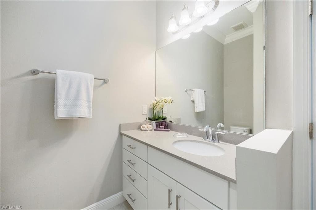 15102 Palmer Lake Cir 201, Naples, FL 34109-20