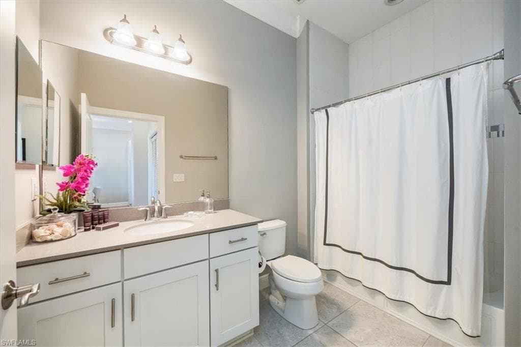 15102 Palmer Lake Cir 201, Naples, FL 34109-22