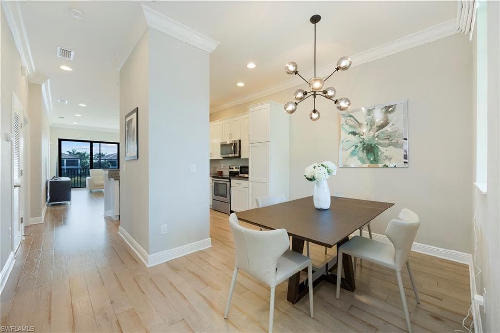 15102 Palmer Lake Cir 201, Naples, FL 34109-4