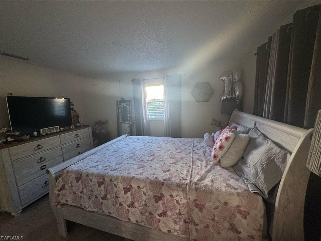 4706 25th Ave SW, Naples, FL 34116-27