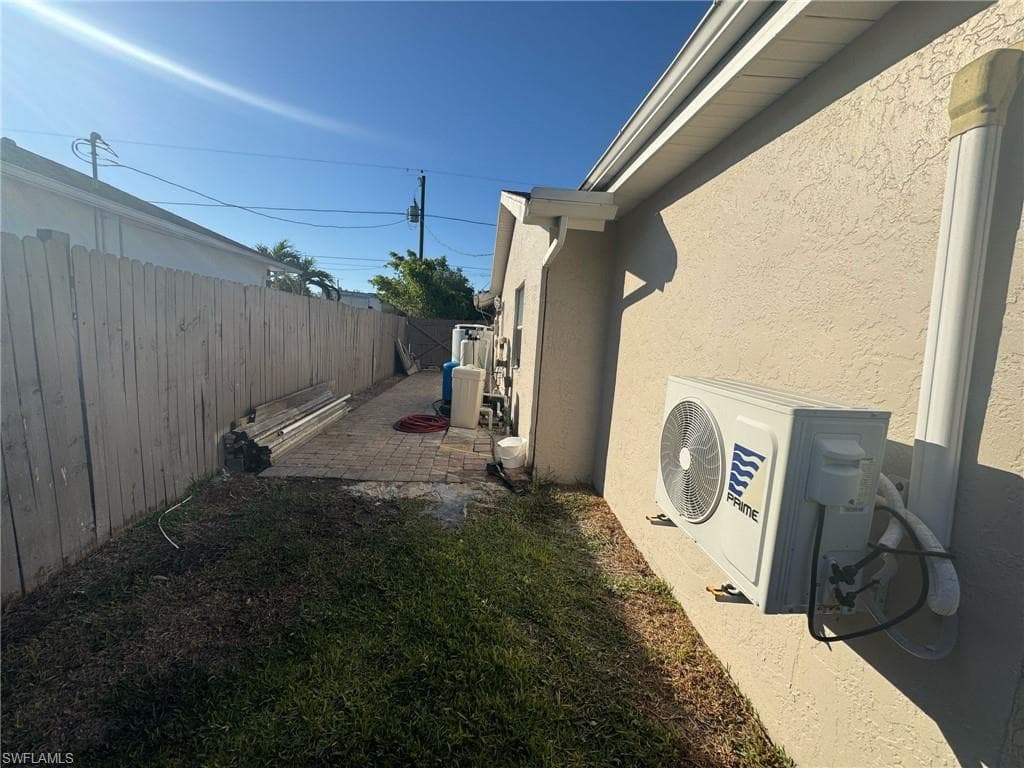 4706 25th Ave SW, Naples, FL 34116-37