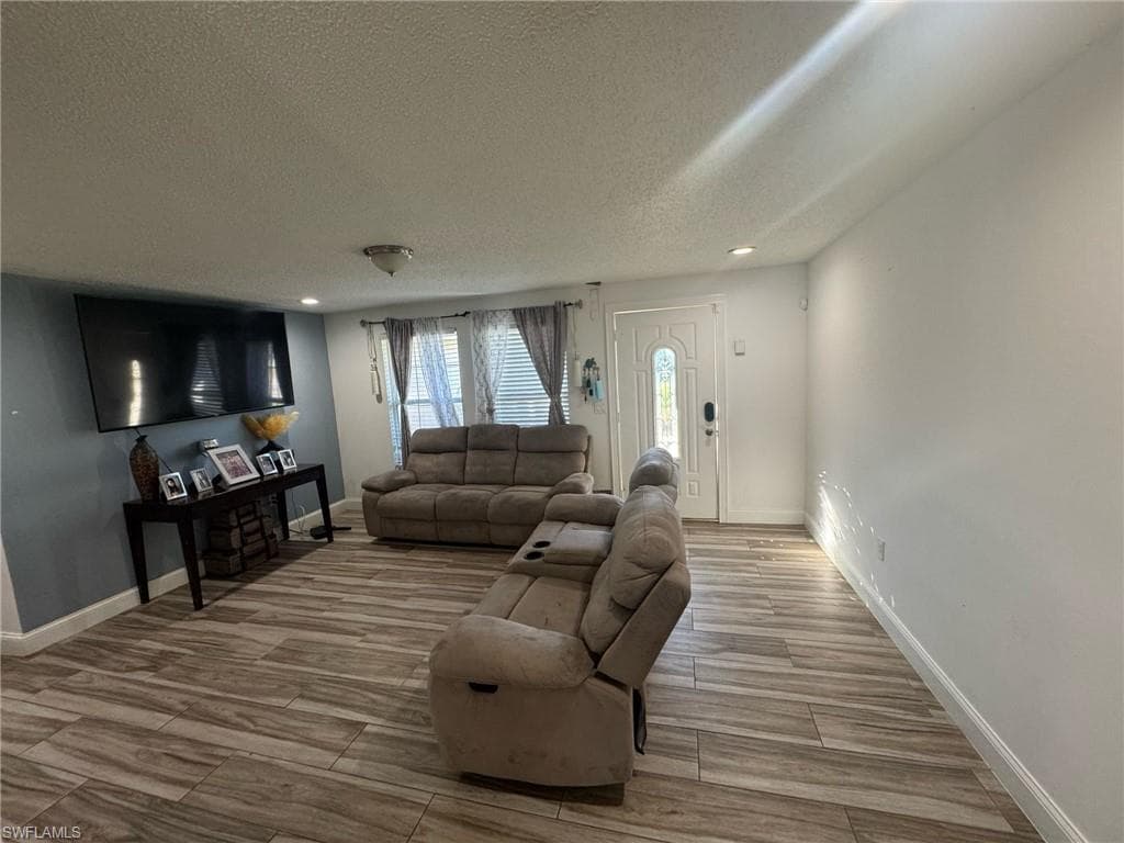 4706 25th Ave SW, Naples, FL 34116-3