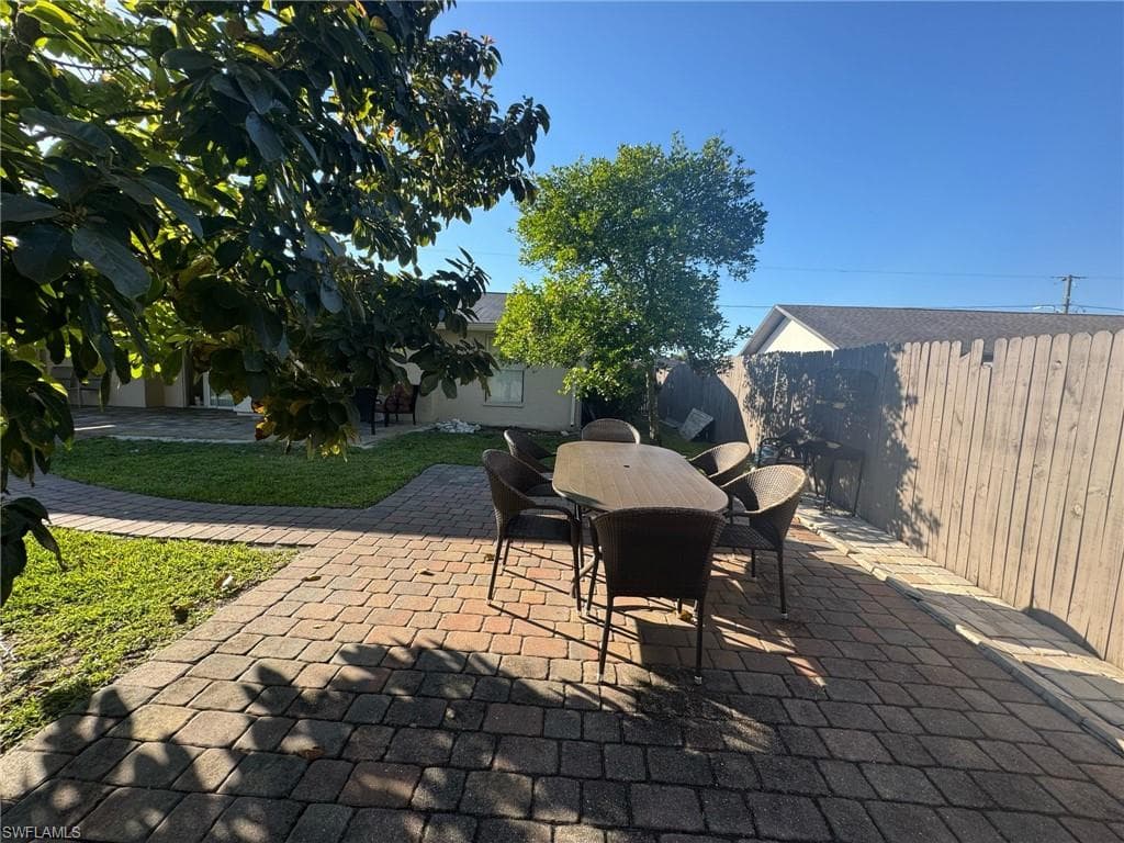 4706 25th Ave SW, Naples, FL 34116-40