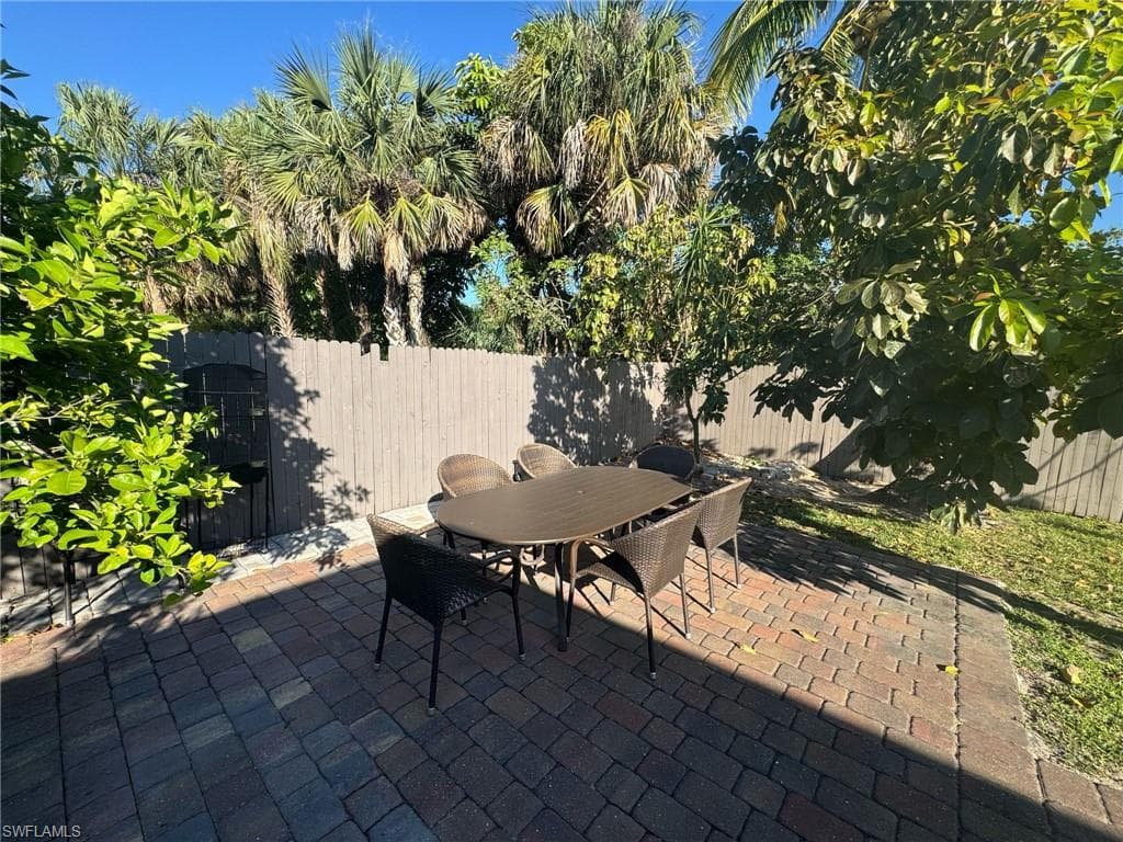 4706 25th Ave SW, Naples, FL 34116-42