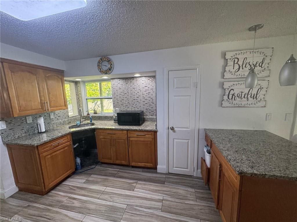 4706 25th Ave SW, Naples, FL 34116-8