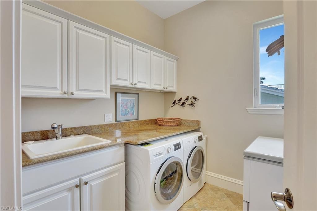 1380 Marlin Dr, Naples, FL 34102-35