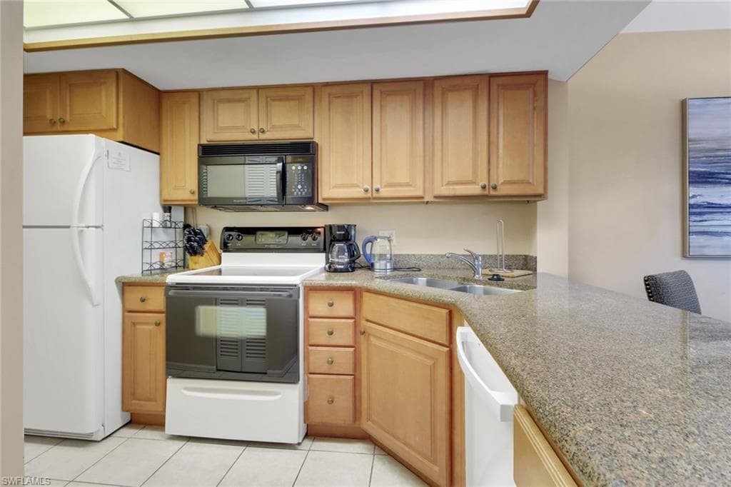 600 Neapolitan Way 345, Naples, FL 34103-19