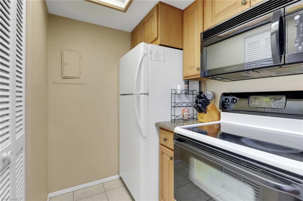 600 Neapolitan Way 345, Naples, FL 34103-20