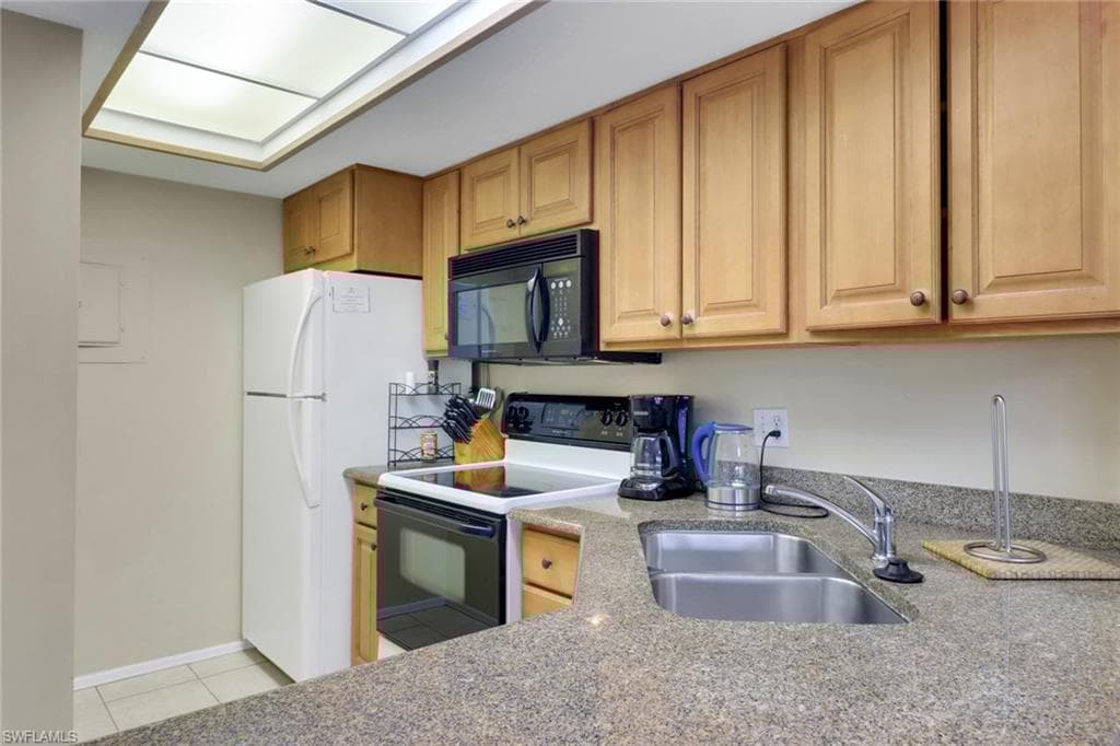 600 Neapolitan Way 345, Naples, FL 34103-21