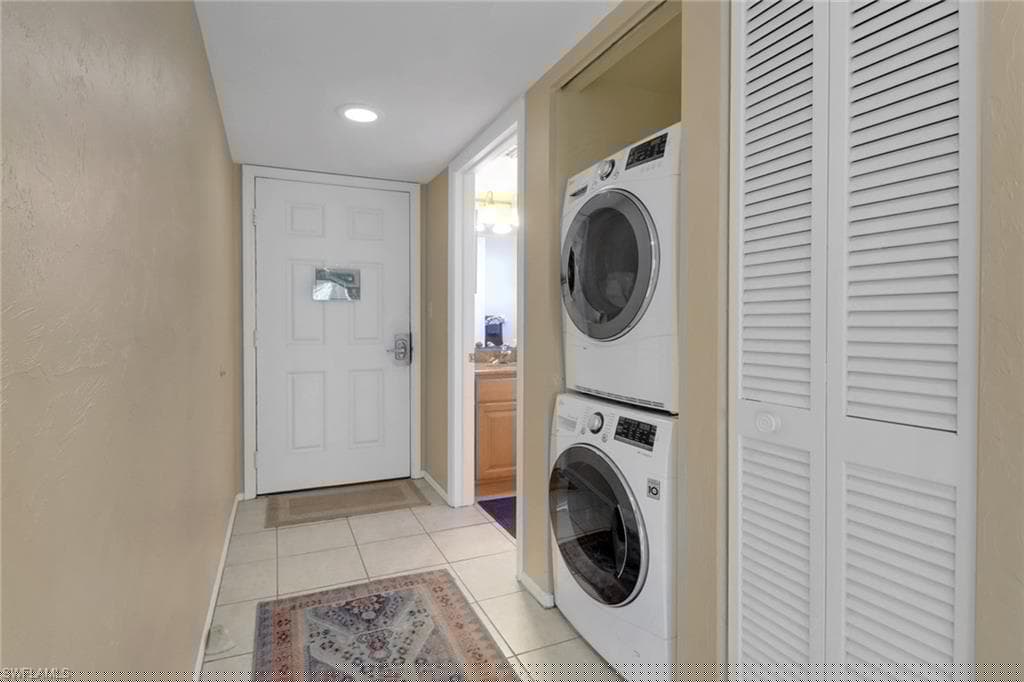 600 Neapolitan Way 345, Naples, FL 34103-28