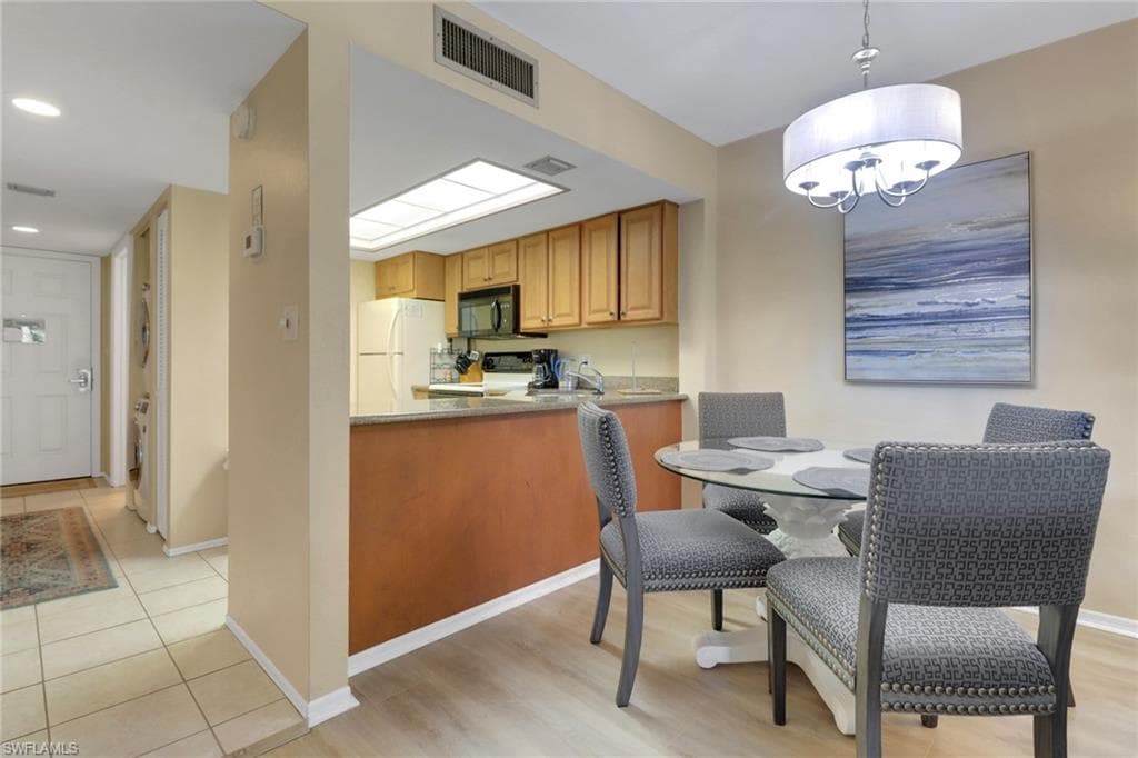 600 Neapolitan Way 345, Naples, FL 34103-5
