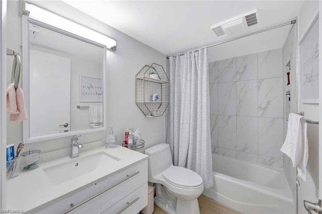 15400 Cedarwood Ln 1-201, Naples, FL 34110-15