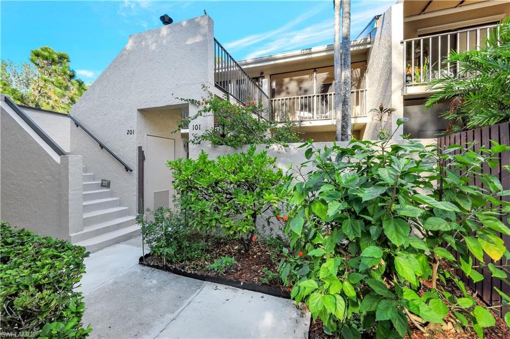 15400 Cedarwood Ln 1-201, Naples, FL 34110-4