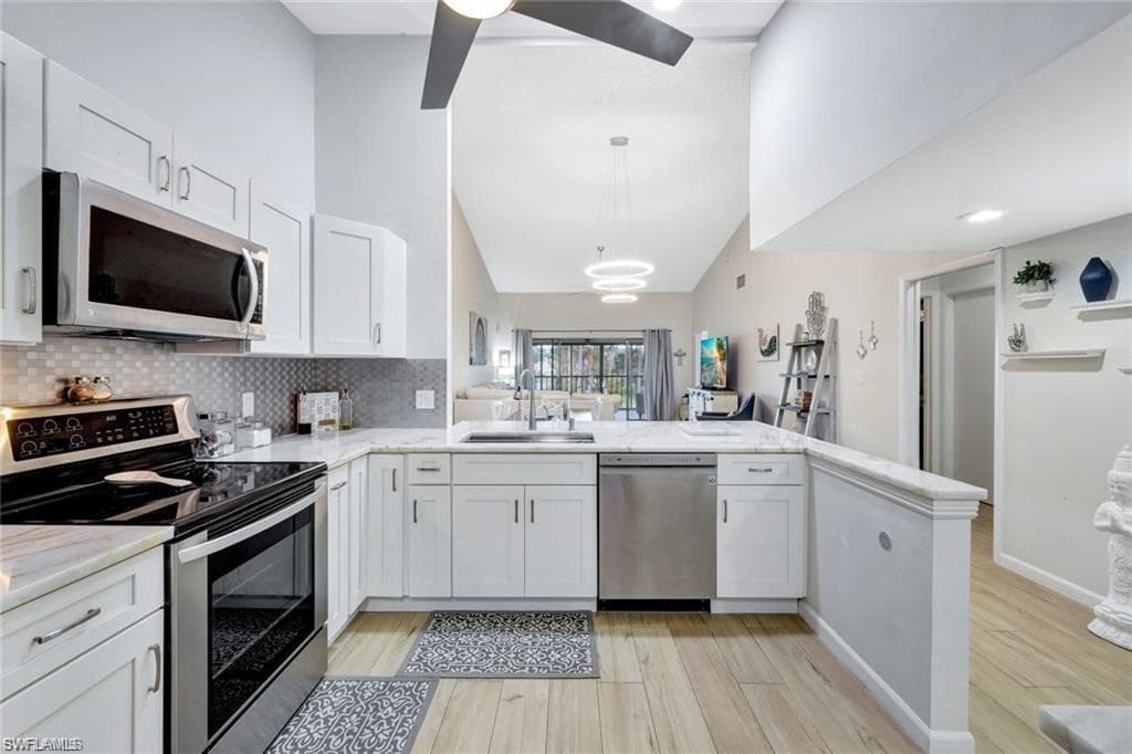 15400 Cedarwood Ln 1-201, Naples, FL 34110-7