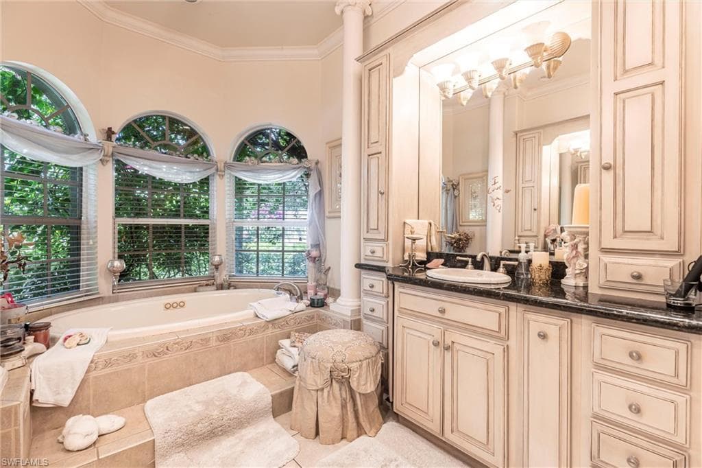 2339 Alexander Palm Dr, Naples, FL 34105-37