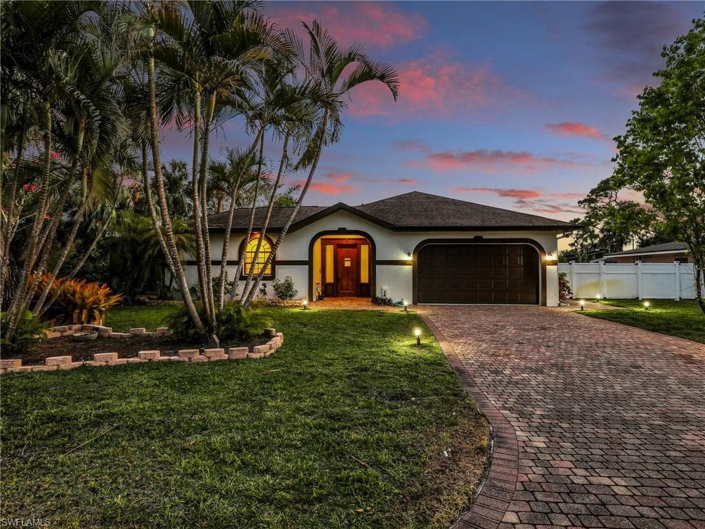 27338 Elwood Dr, Bonita Springs, FL 34135-1