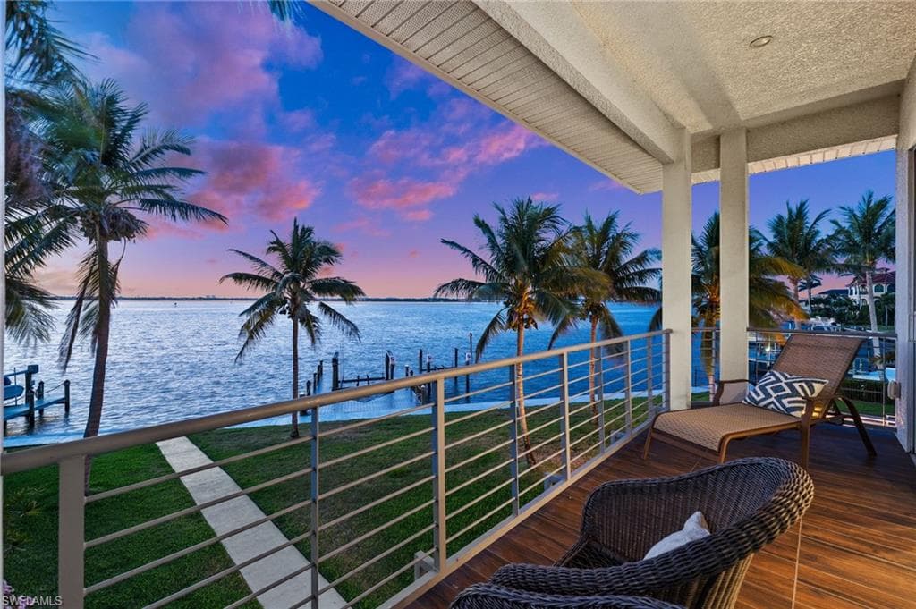 5625 Riverside Dr, Cape Coral, FL 33904-9