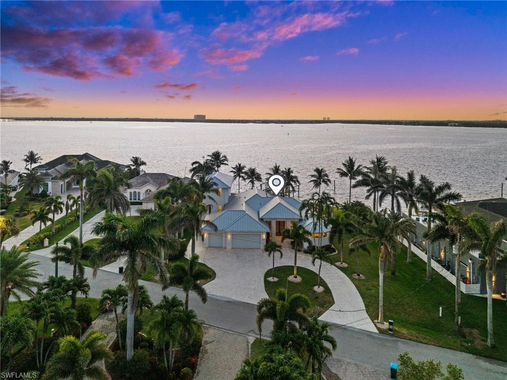 5625 Riverside Dr, Cape Coral, FL 33904-17