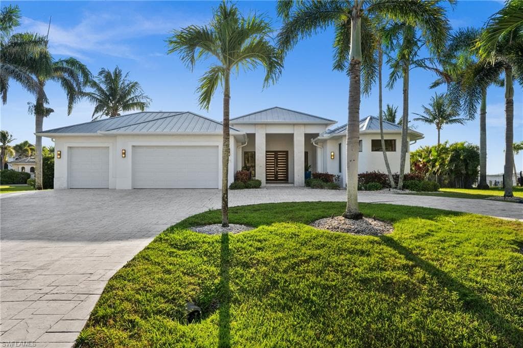 5625 Riverside Dr, Cape Coral, FL 33904-21