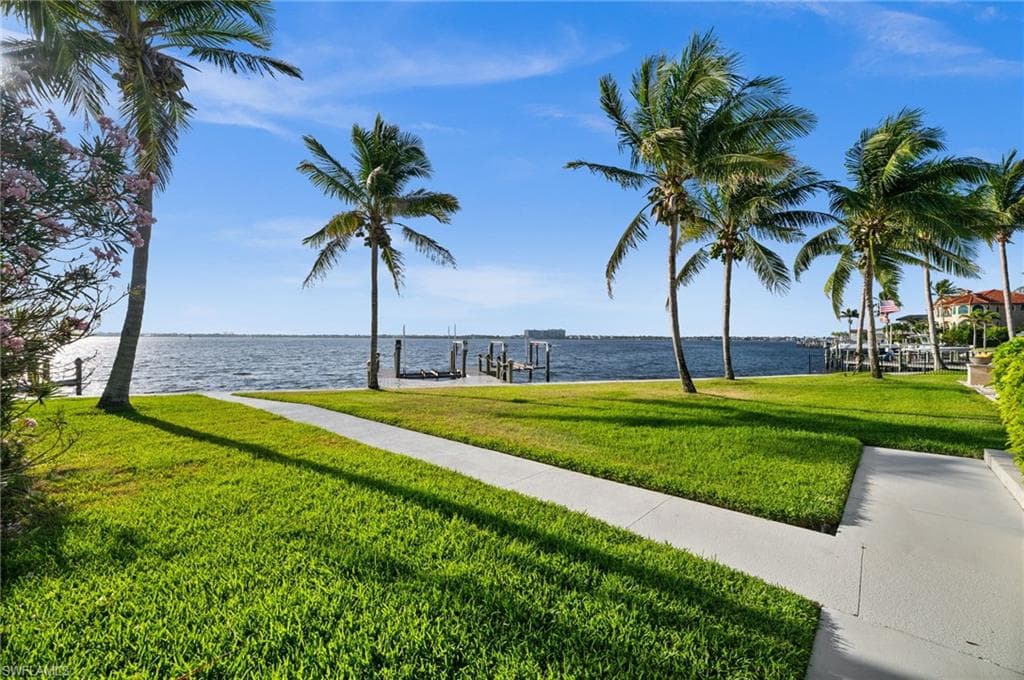 5625 Riverside Dr, Cape Coral, FL 33904-28