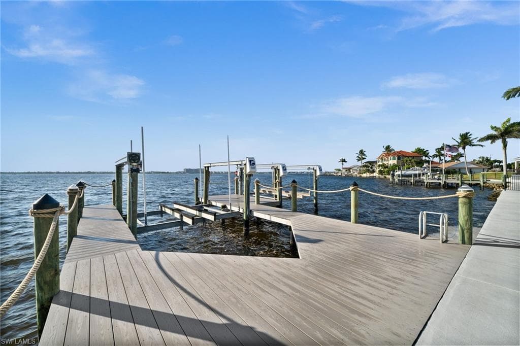 5625 Riverside Dr, Cape Coral, FL 33904-29