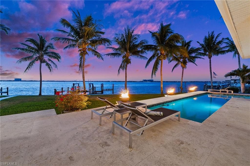 5625 Riverside Dr, Cape Coral, FL 33904-4