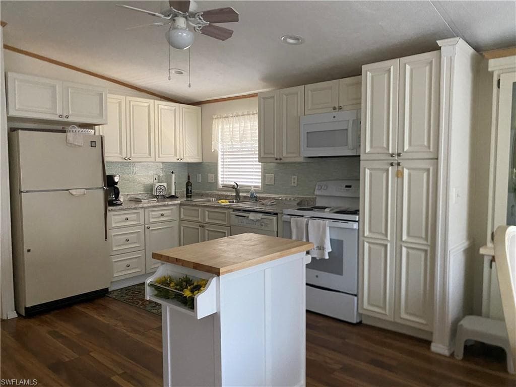 619 Charlemagne Blvd, Naples, FL 34112-10