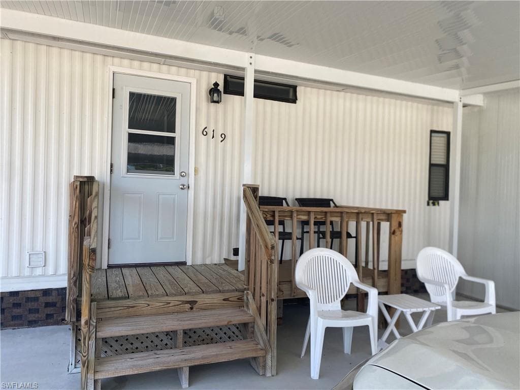 619 Charlemagne Blvd, Naples, FL 34112-3