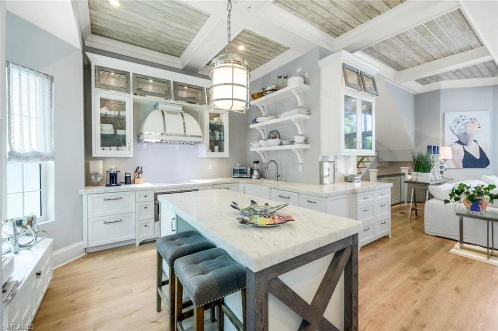 510 2nd St S 102, Naples, FL 34102-8