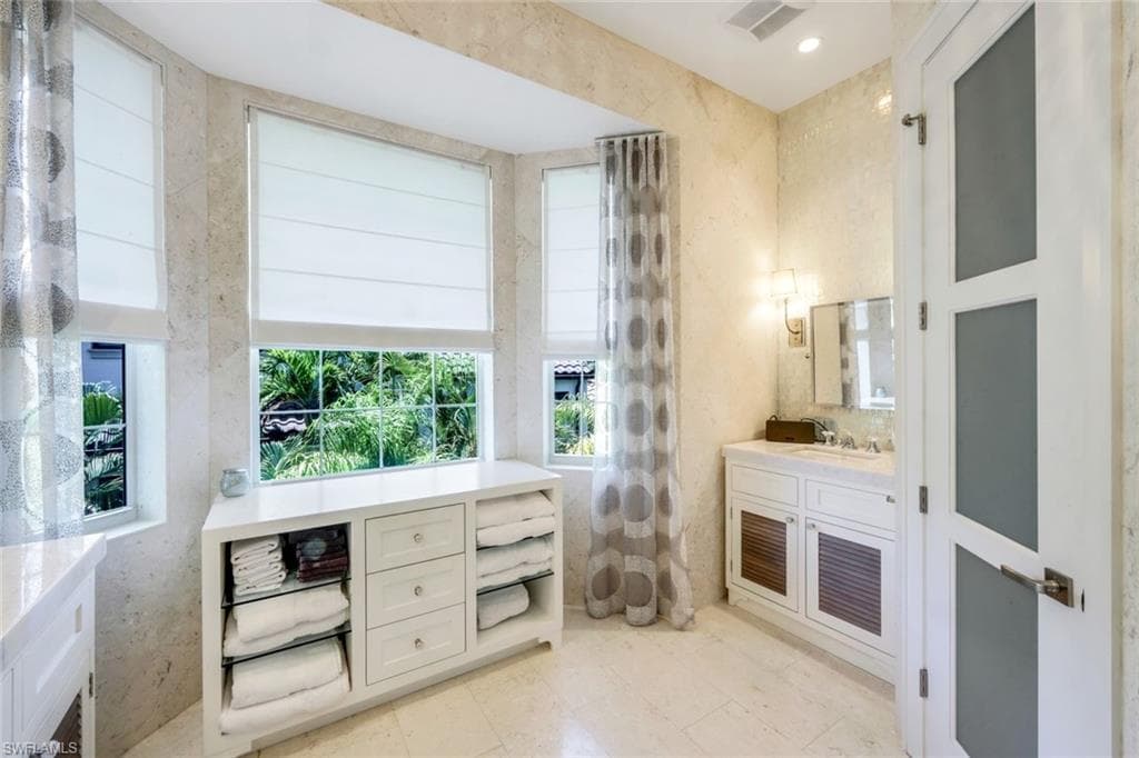 510 2nd St S 102, Naples, FL 34102-19