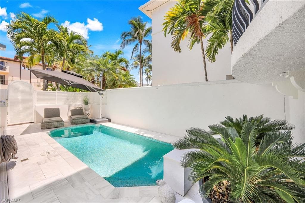 510 2nd St S 102, Naples, FL 34102-24