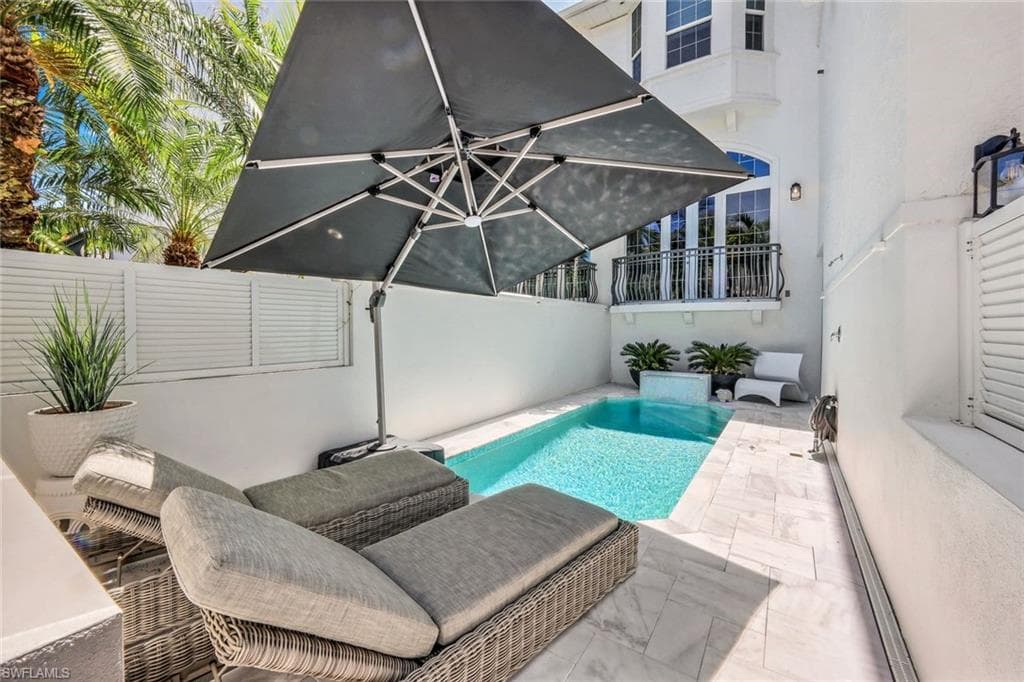510 2nd St S 102, Naples, FL 34102-25