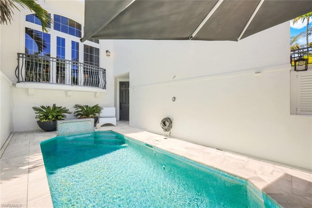 510 2nd St S 102, Naples, FL 34102-26
