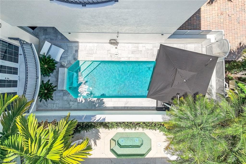 510 2nd St S 102, Naples, FL 34102-29