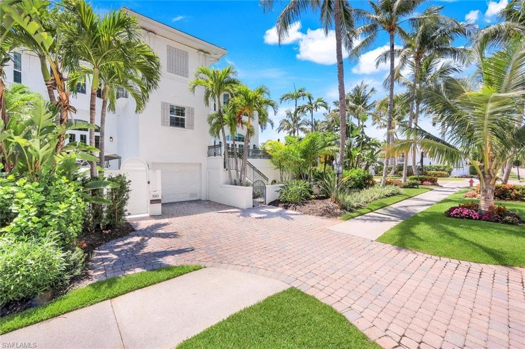 510 2nd St S 102, Naples, FL 34102-34
