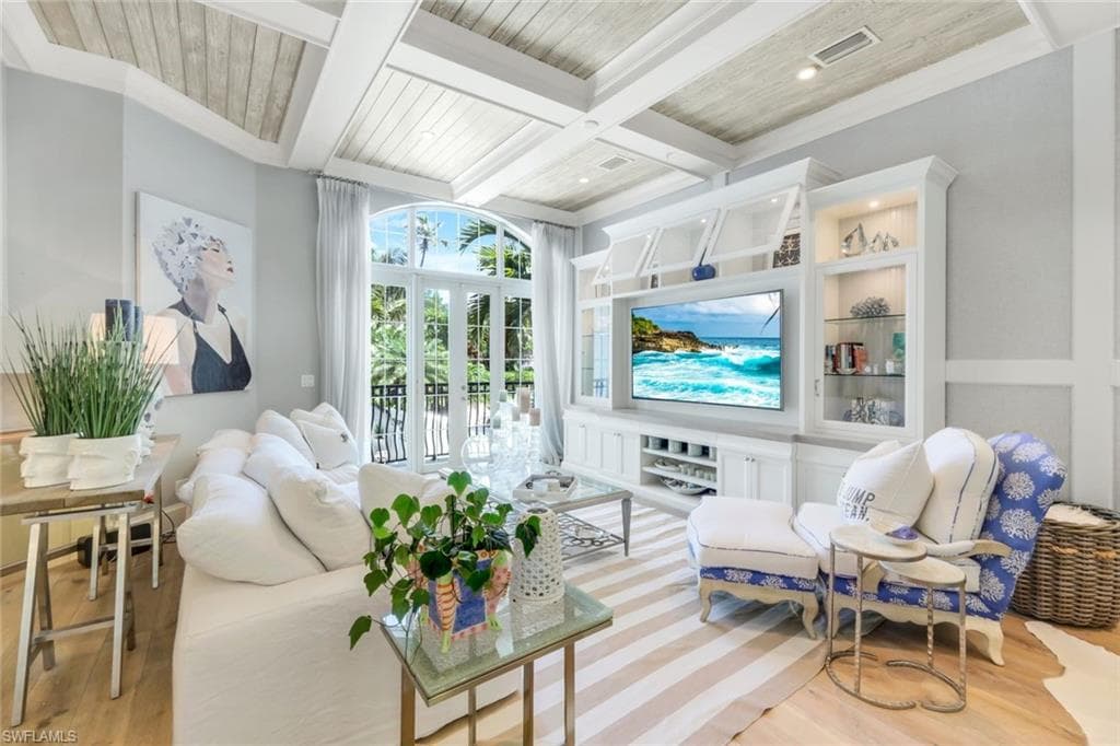 510 2nd St S 102, Naples, FL 34102-2