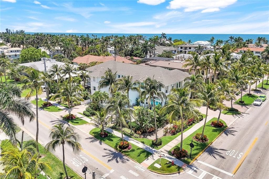 510 2nd St S 102, Naples, FL 34102-39