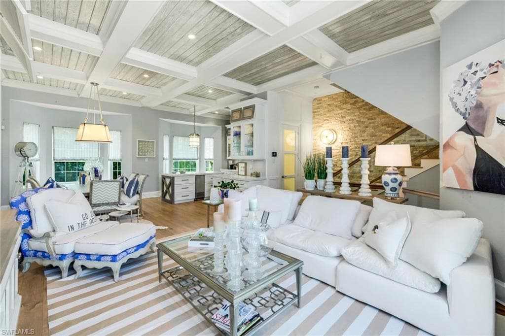 510 2nd St S 102, Naples, FL 34102-3