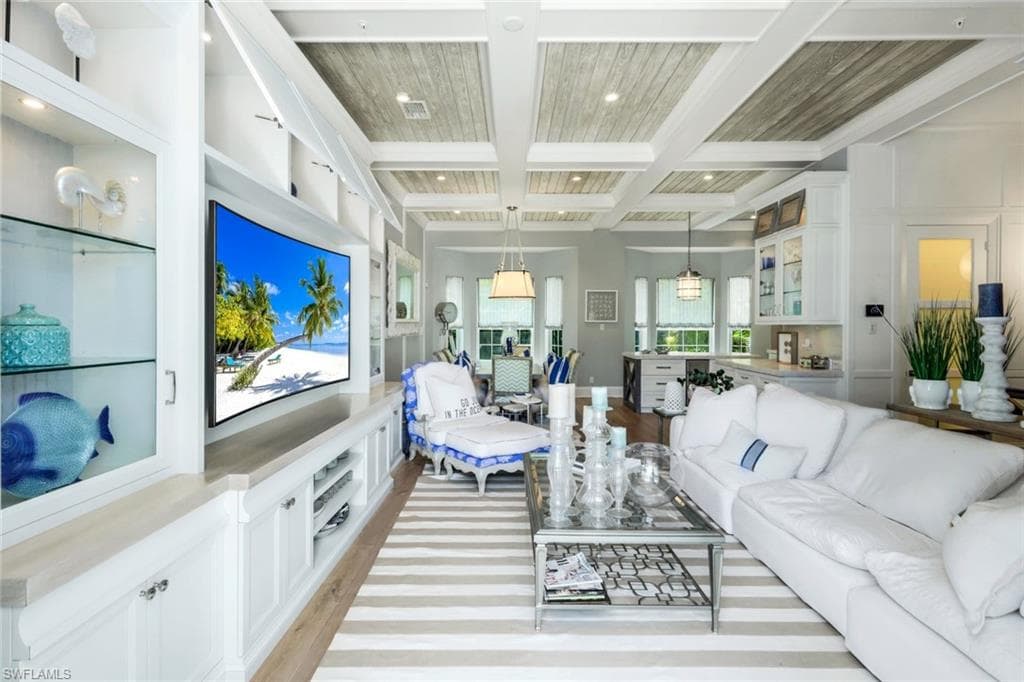510 2nd St S 102, Naples, FL 34102-4