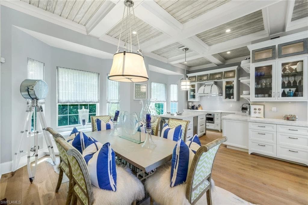 510 2nd St S 102, Naples, FL 34102-6