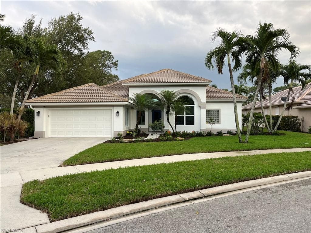 6573 Chestnut Cir, Naples, FL 34109-2