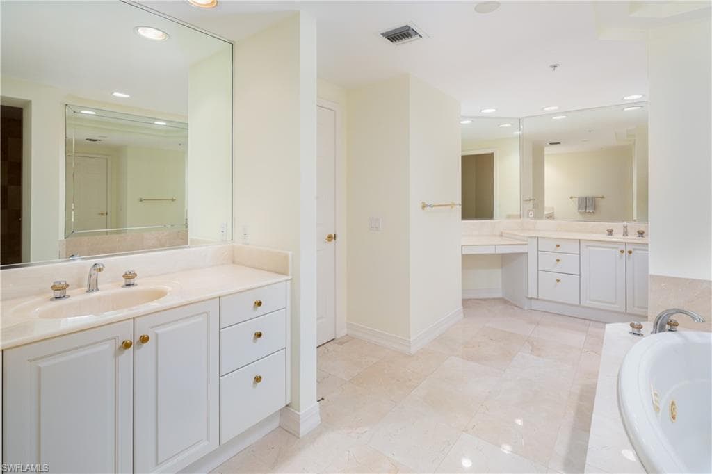 445 Dockside Dr A504, Naples, FL 34110-17