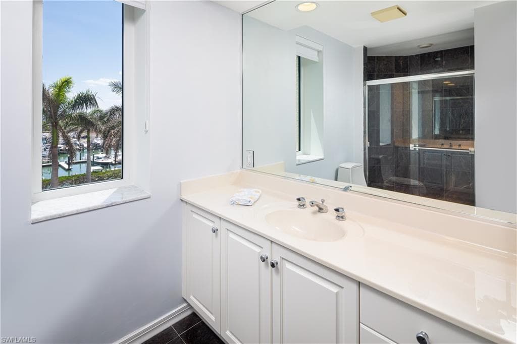 445 Dockside Dr A504, Naples, FL 34110-22