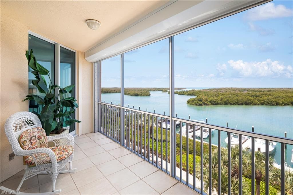 445 Dockside Dr A504, Naples, FL 34110-3