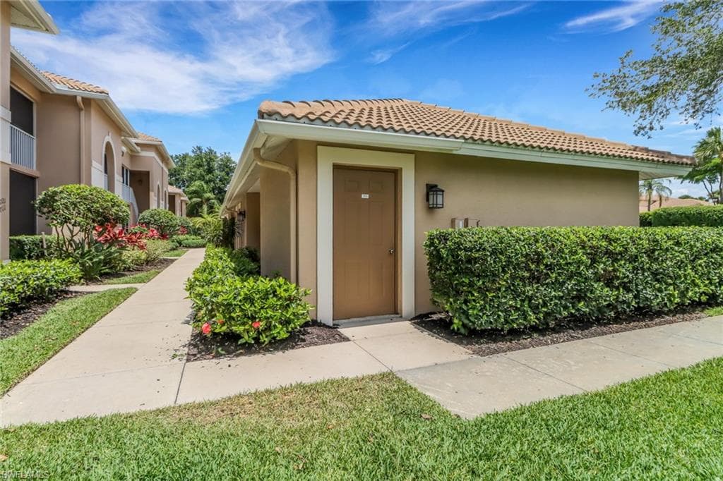 3715 Buttonwood Way 1711, Naples, FL 34112-7