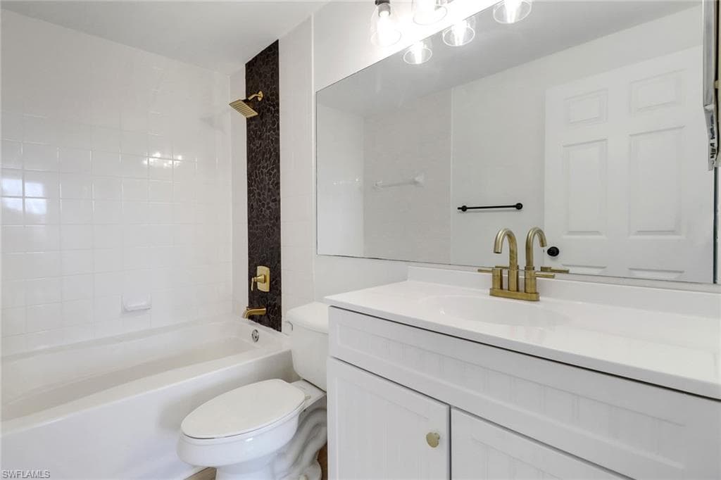 1190 Reserve Way 206, Naples, FL 34105-15