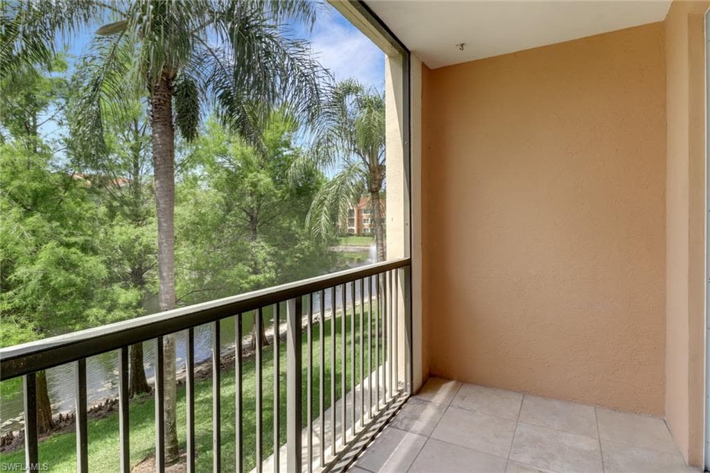 1190 Reserve Way 206, Naples, FL 34105-24